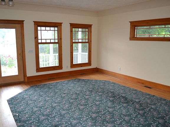 3rd image of 454 Pine Lake Ct