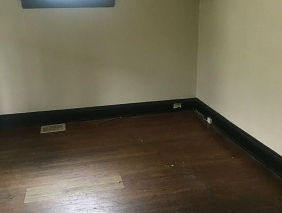 3rd image of 8006 New York Ave