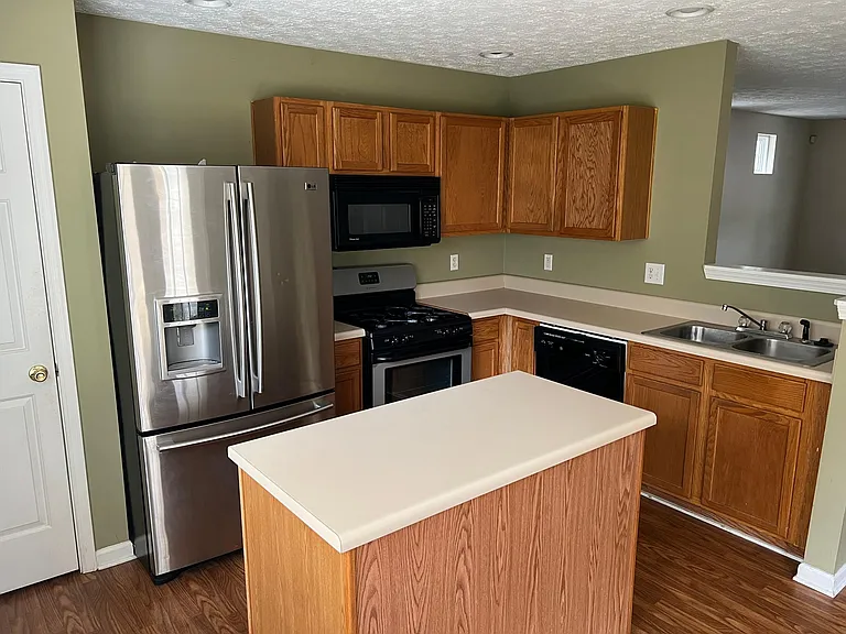 210 Oak Grove Ln — Photo 4