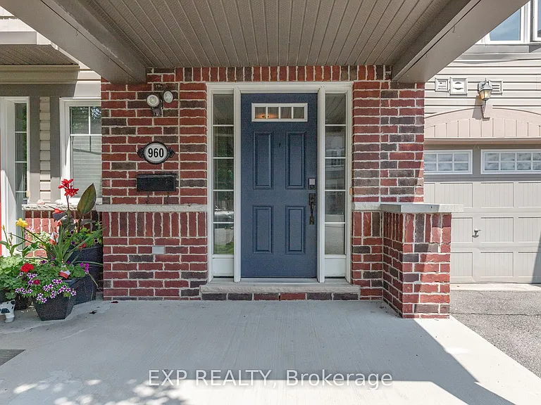 960 Messor Cres — Photo 3