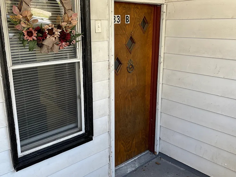 433 Parkinson St — Photo 9