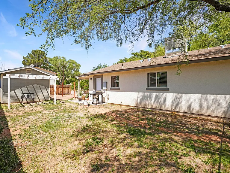 263 E Hollomon St — Photo 33