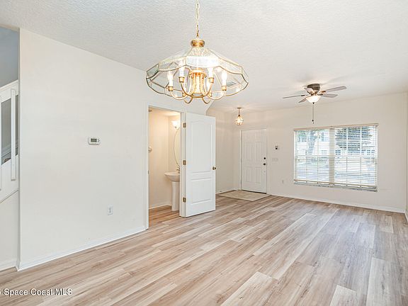 4th image of 1422 Hampton Park Ln
