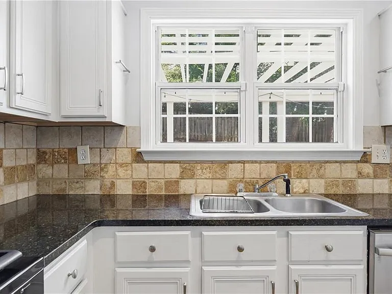 1409 Chardin Dr — Photo 13