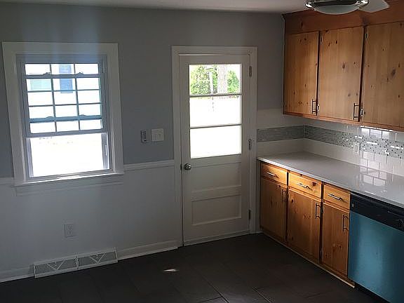 Kichen - side door entrance