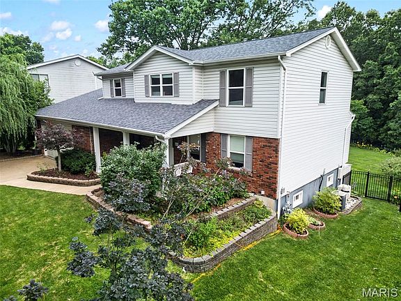 2nd image of 334 Clayton Oaks Dr