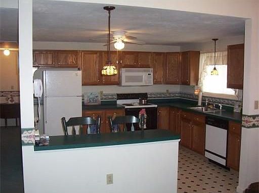 2nd image of 30 Crystal Water Dr