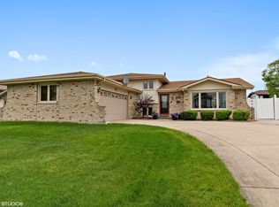 17207 Shetland Dr, Tinley Park, IL 60487