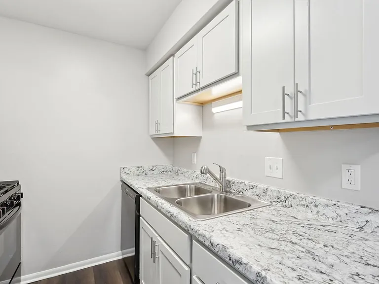Mayfair Apartments — Photo 26