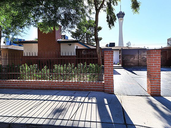 3rd image of 2100 Santa Ynez Dr