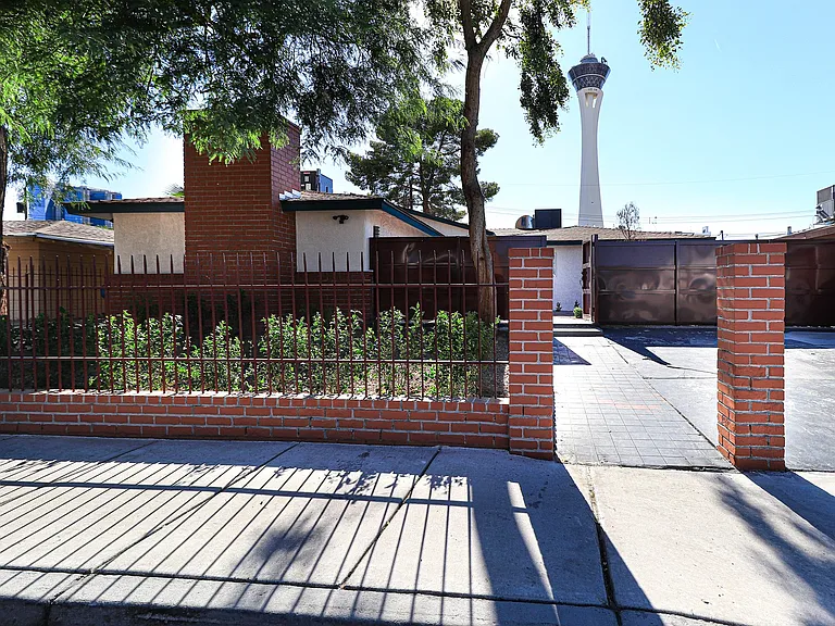 2100 Santa Ynez Dr — Photo 3