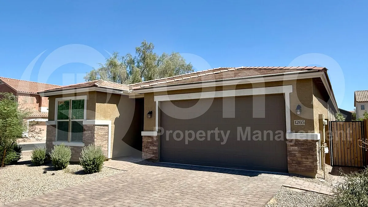 4 bed, 2.0 bath, 1874 sqft, $1,825 — Photo 3