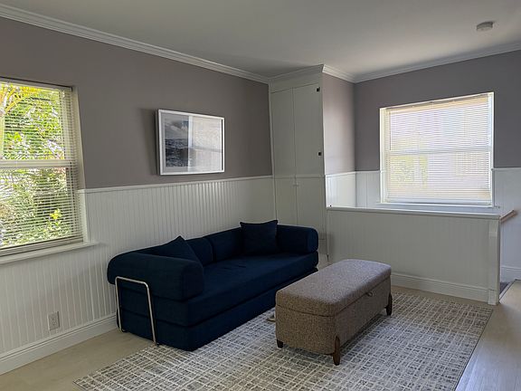 3rd image of 220 Washingtonia Ave