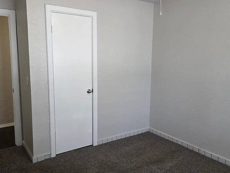 401 Norton Cir — Photo 12