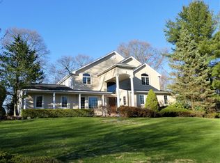 21 Louis Dr, Melville, NY 11747