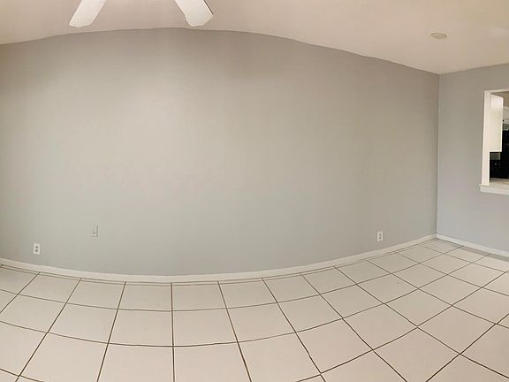 4th image of 2213 NE 1st Ct APT 201