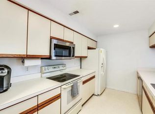 1445 Heatherwood Ln, Ann Arbor, MI 48108