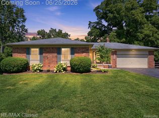 17236 Carol St, Livonia, MI 48152