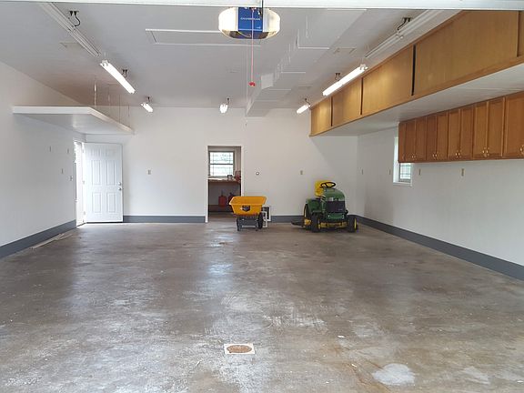 4 Stall Garage plus Workshop