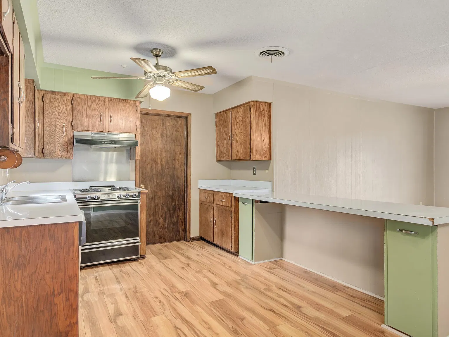 3 bed, 1400 sqft, $1,295 — Photo 2