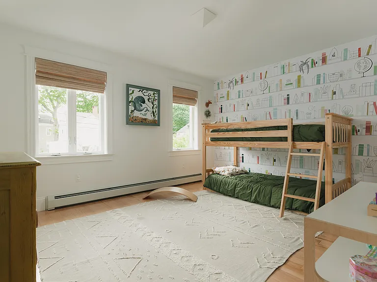 2nd bedroom with walk-in closet (currently has bunk beds)