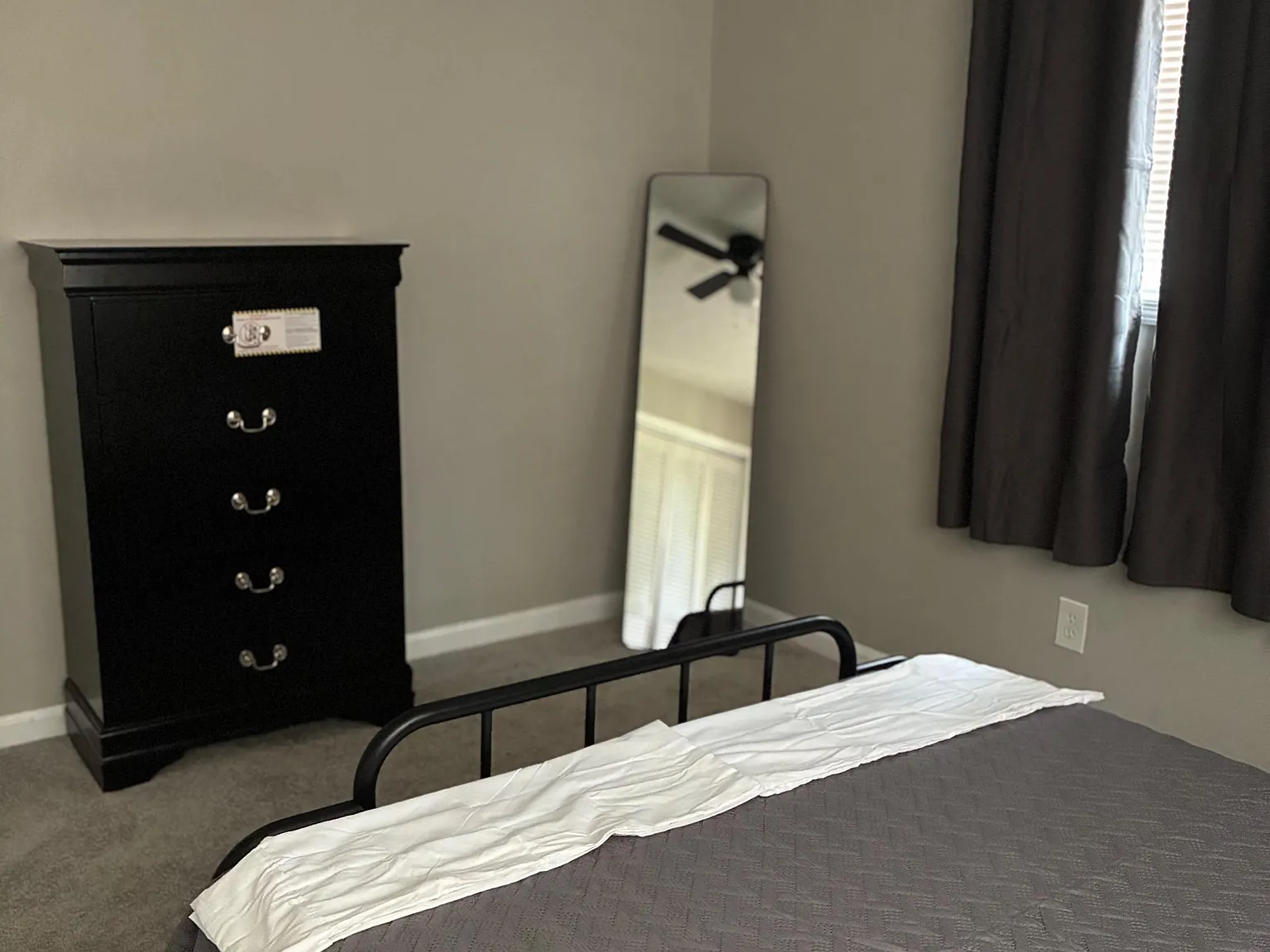 4 bed, 3.0 bath, 2300 sqft, $776 — Photo 2