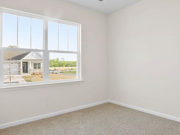 5th image of 208 Alistar Ave