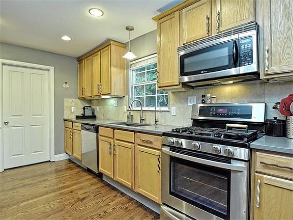5th image of 5104 Valley Oak Dr