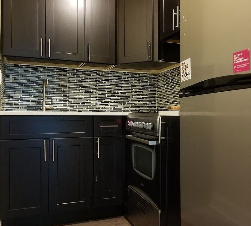 2nd image of 400 E 21st St APT 1D