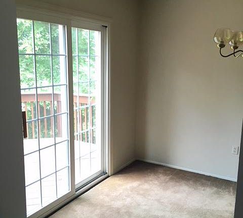 Dining room/sliding doors to deck (view as standing in kitch