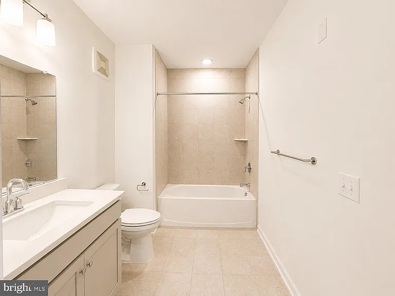 421 Washington St #1103 — Photo 17