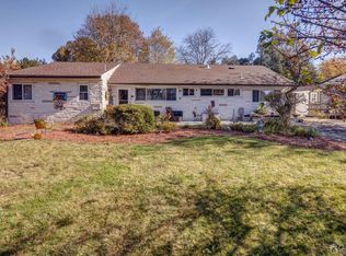 30 Cambridge Rd, Kendall Park, NJ 08824