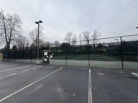 5th image of 1105 Oak Chase Blvd