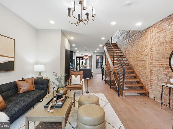 3rd image of 207 F St NE