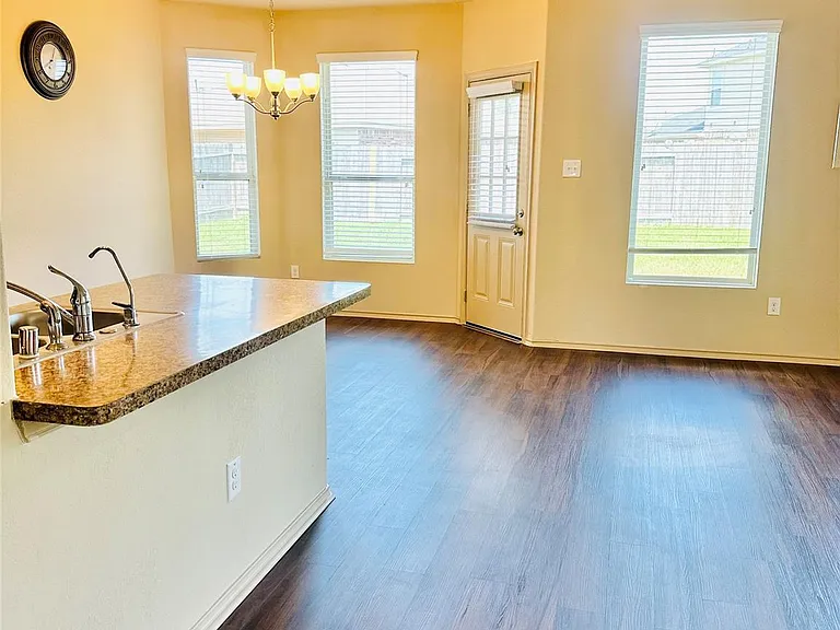 5202 Lilac Hollow Ln — Photo 6