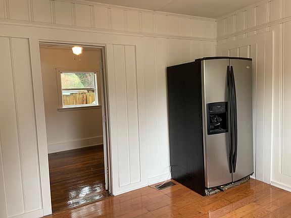 4th image of 1131 Leesville St