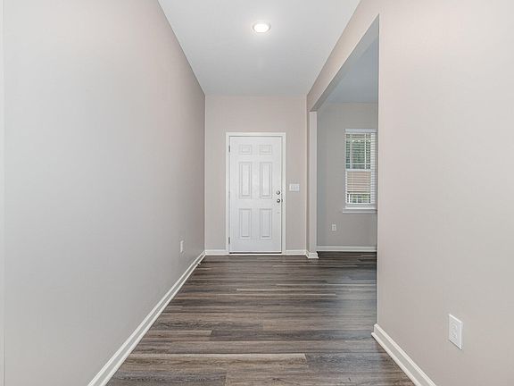 5th image of 295 Avery Meadows Dr