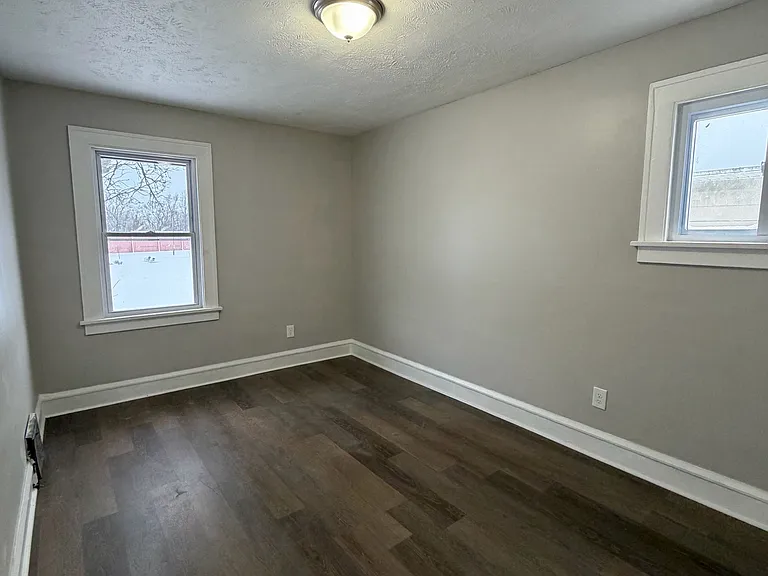 13606 Darley Ave — Photo 5