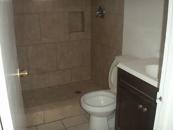5th image of 3225 N Anderson Dr