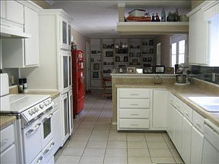 3rd image of 2919 Woodview Dr