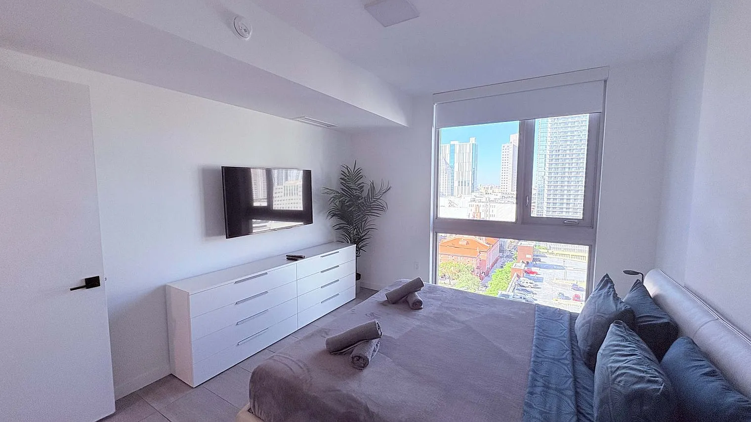1 bed, 1.0 bath, 581 sqft, $3,738 — Photo 4