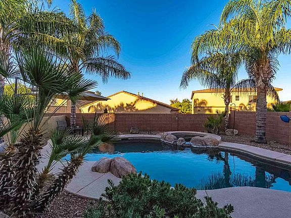 2nd image of 133 E Placita Lago Bello