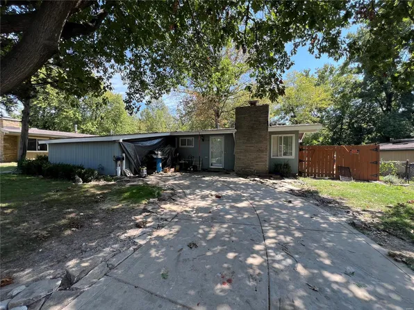 718 Fieldcrest Dr, Saint Louis, MO 63126