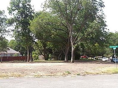 2nd image of 817 Northwood Rd
