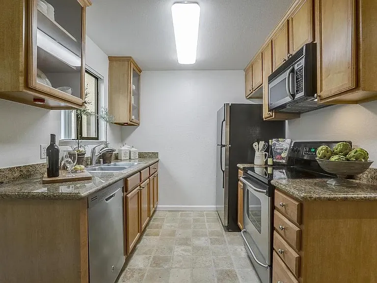2250 Monroe St #221 — Photo 4