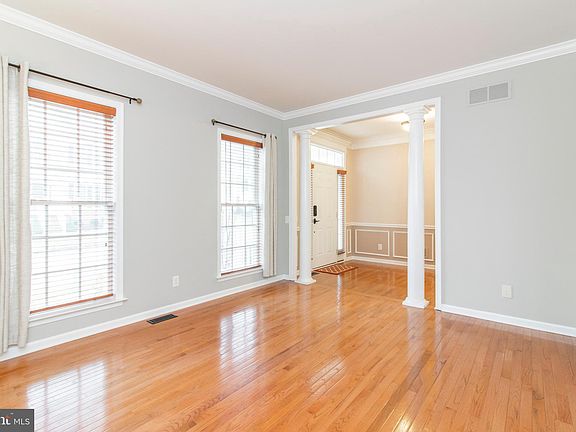 4th image of 326 Elmhurst Dr