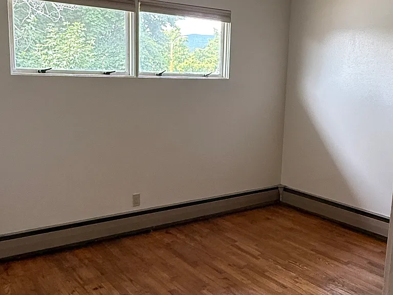 527 E Main St #7 — Photo 8