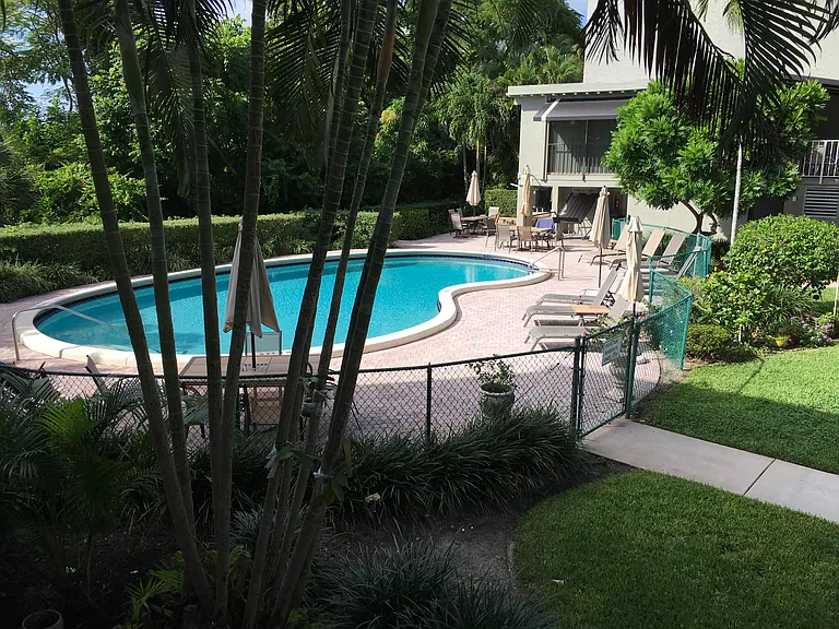 501 SW 11th Pl #106 — Photo 41