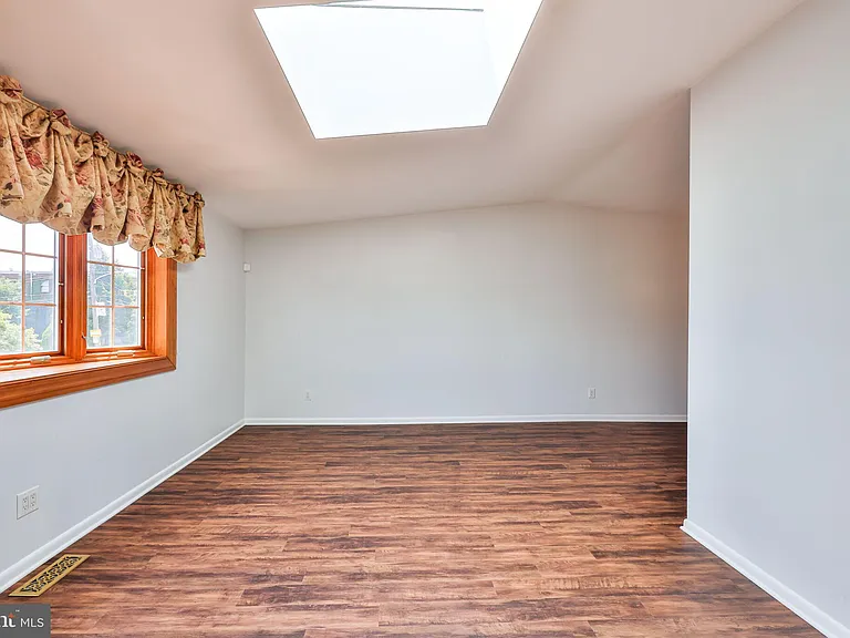9898 Wistaria St — Photo 19