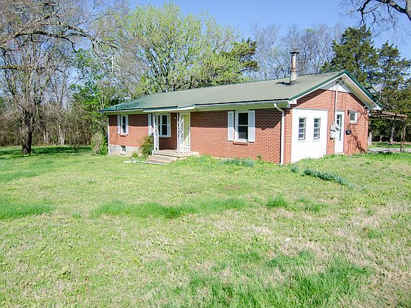2nd image of 1757 Bear Creek Pike